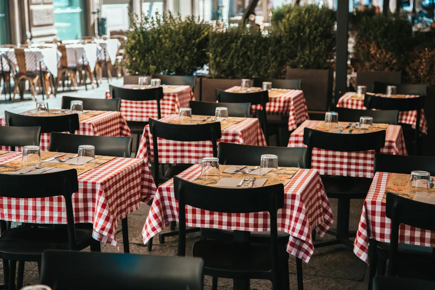 Terrassa de restaurant amb estovalles de quadres